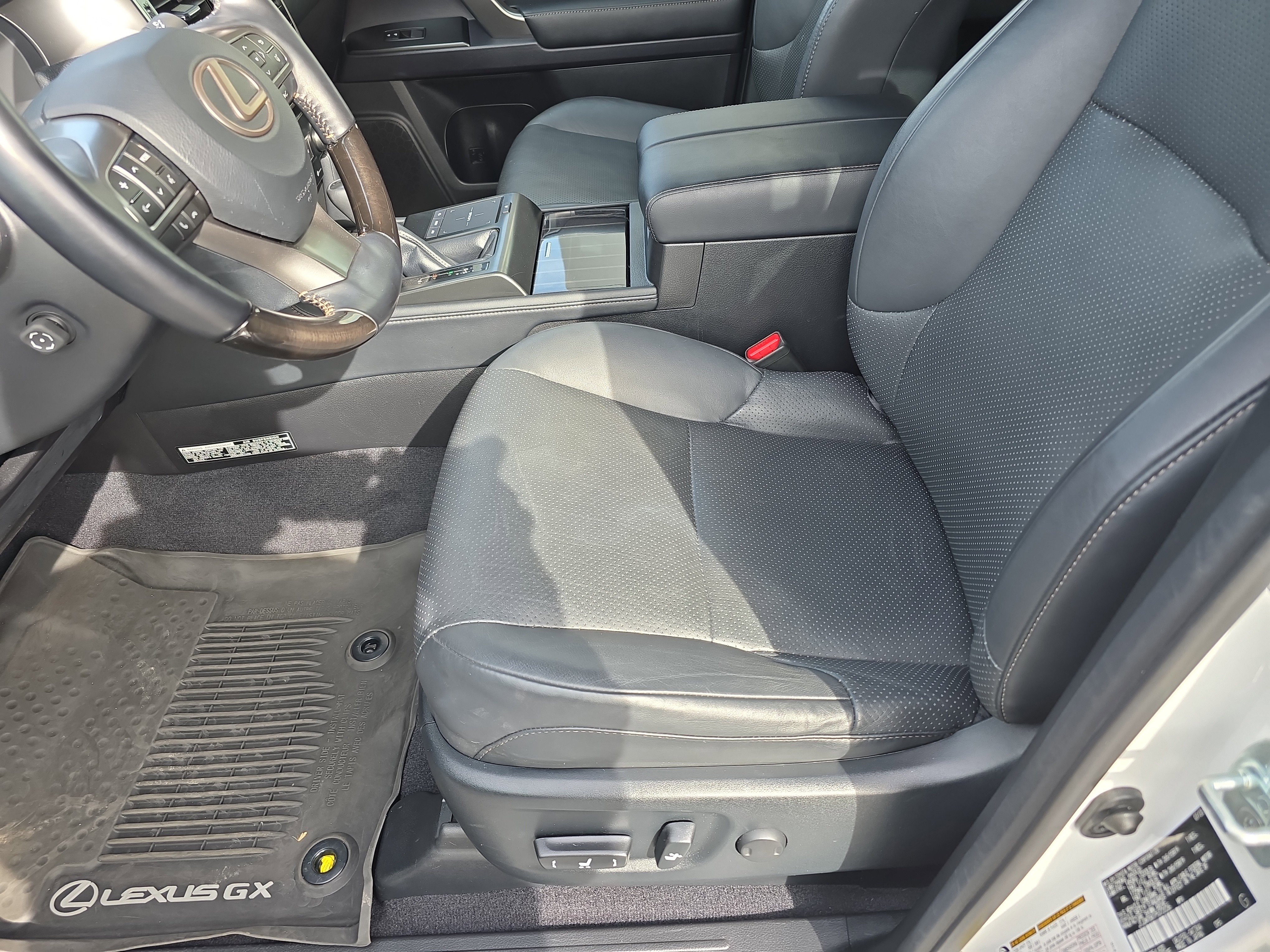 Used 2023 Lexus GX 460 Luxury w/ Accessory Package image 15