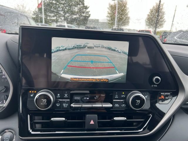 Used 2023 Toyota Highlander XLE AWD/4WD image 32
