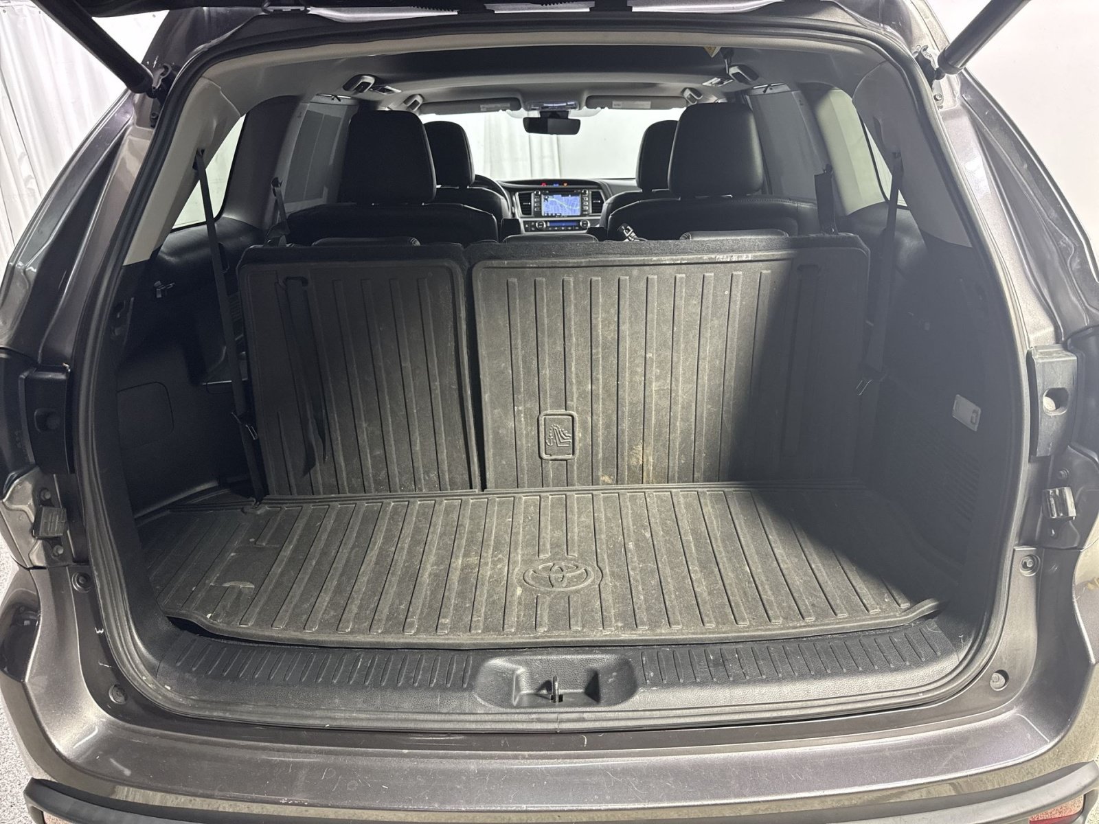 Used 2018 Toyota Highlander XLE AWD/4WD image 39