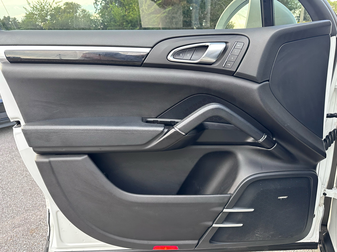 Used 2016 Porsche Cayenne image 38