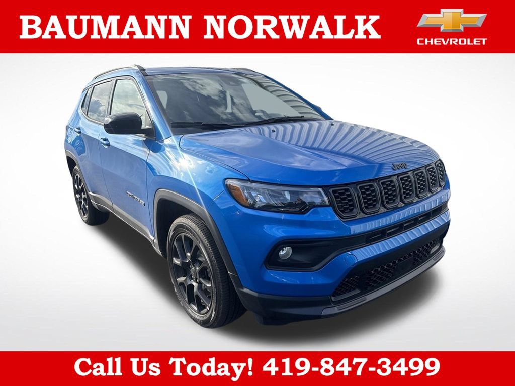 Used 2026 Jeep Compass Latitude w/ Sun and Sound Group AWD/4WD image 3