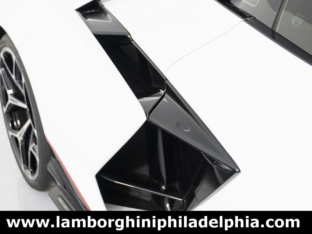 Used 2024 Lamborghini Revuelto image 38