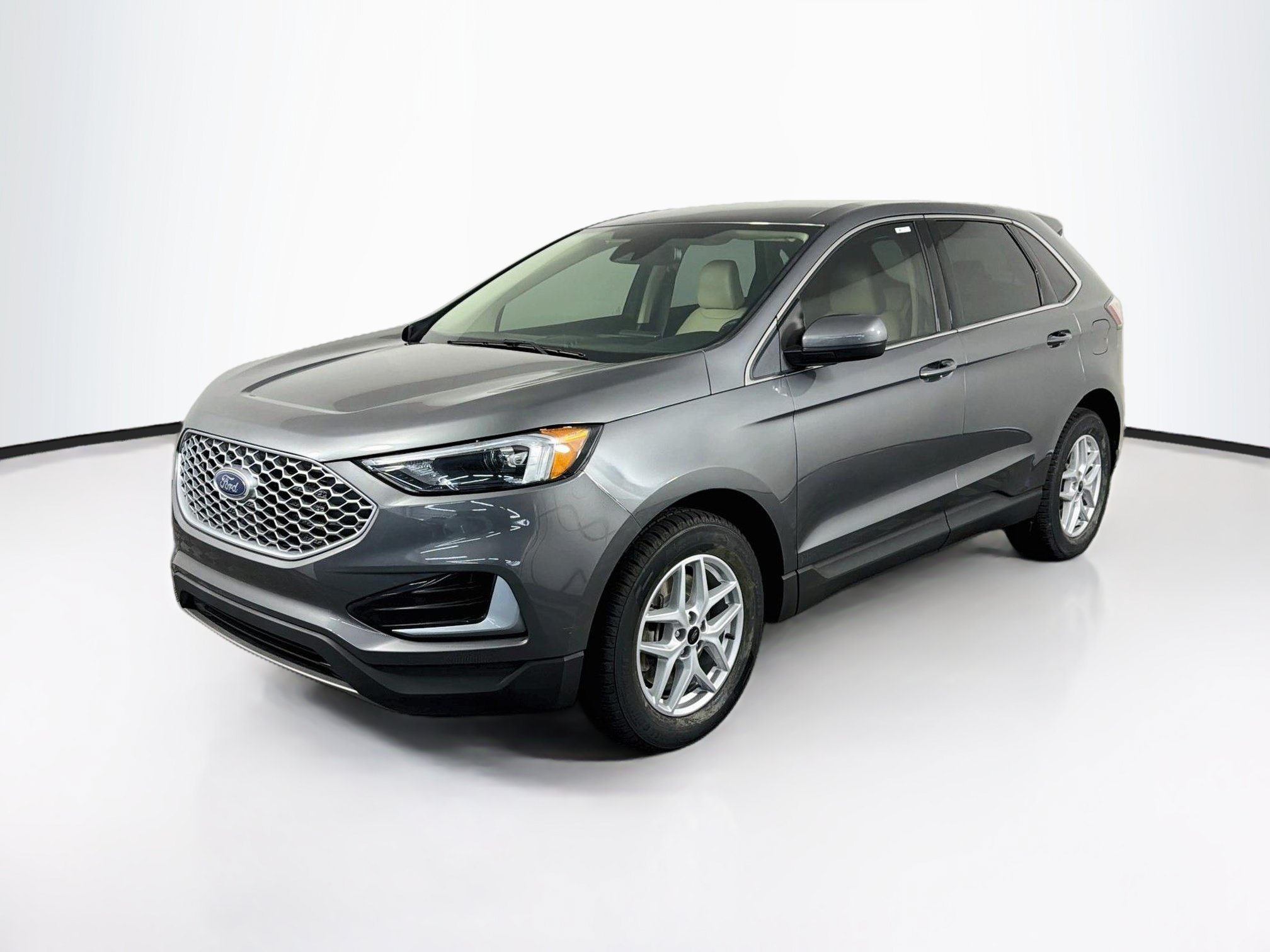 Used 2023 Ford Edge SEL w/ Cargo Accessory Package AWD/4WD image 3