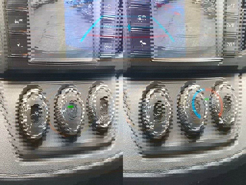 Used 2018 Toyota RAV4 LE image 23