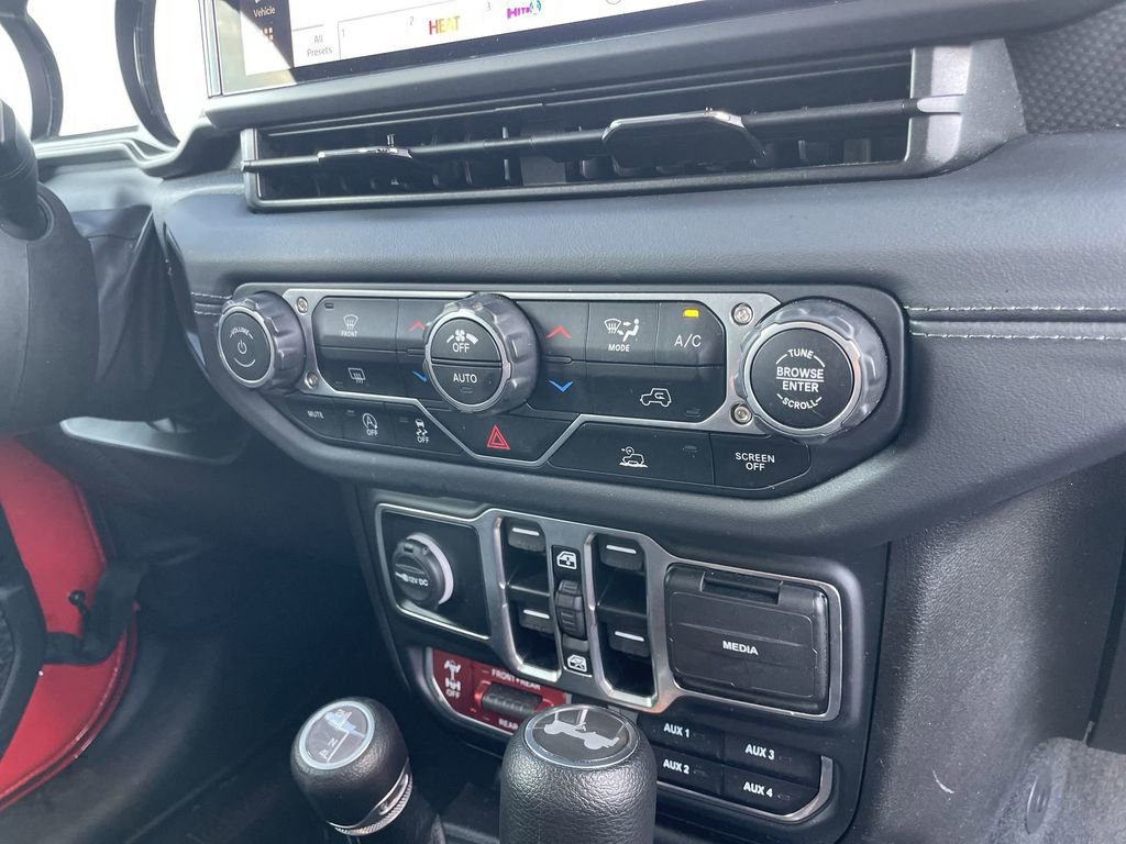 Used 2025 Jeep Wrangler Unlimited Rubicon image 26