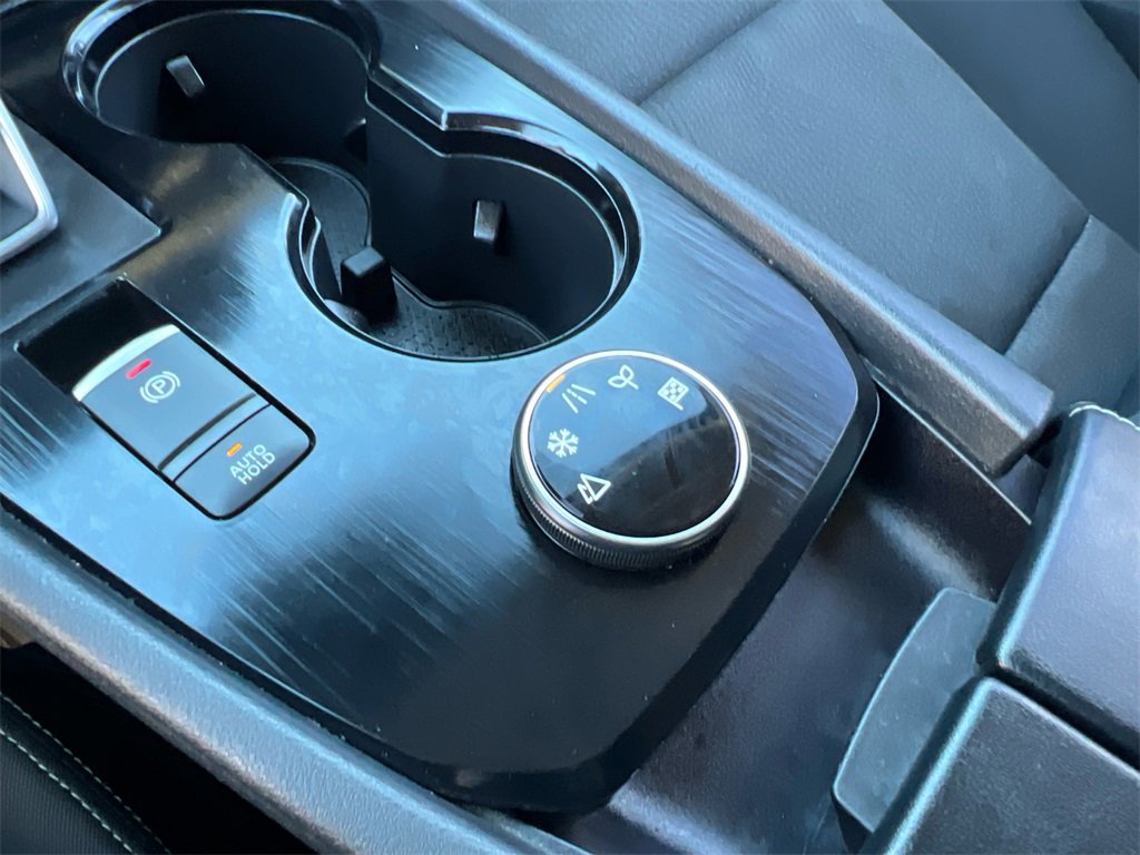 Used 2024 Nissan Rogue SV image 24