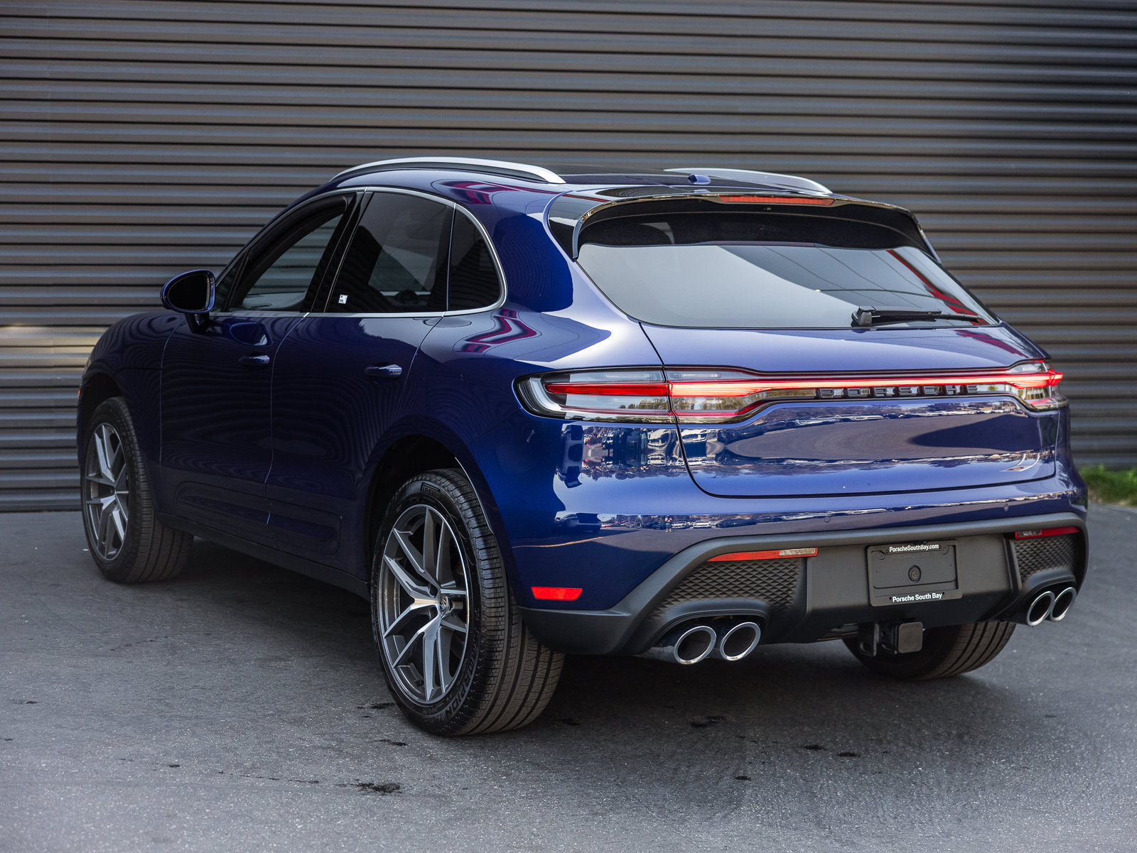 Certified 2026 Porsche Macan AWD/4WD image 3