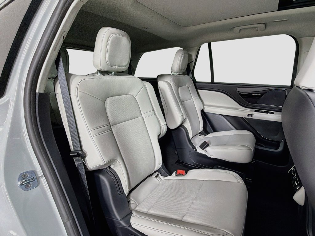 New 2027 Lincoln Aviator 2WD image 28