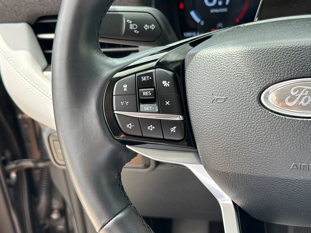 Used 2025 Ford Explorer Platinum w/ Ultimate Package image 16
