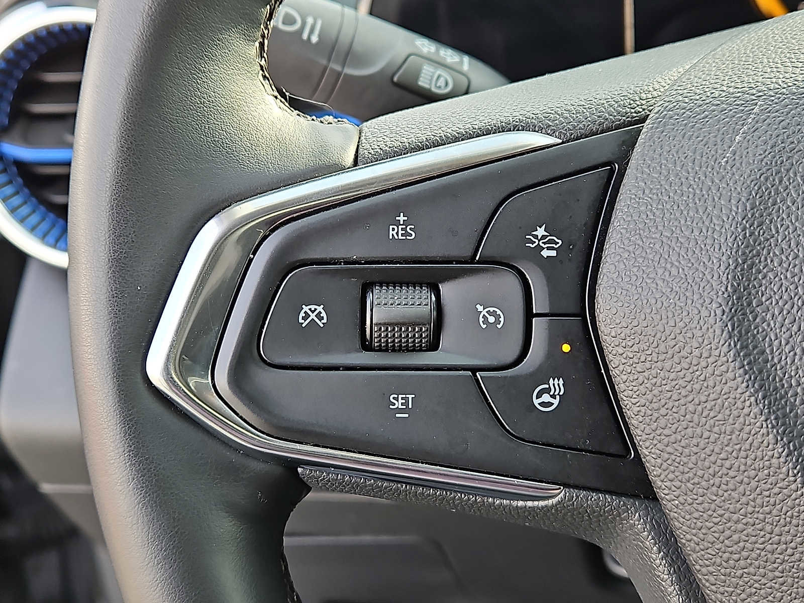 Used 2025 Chevrolet Trax LT w/ LT Convenience Package image 21