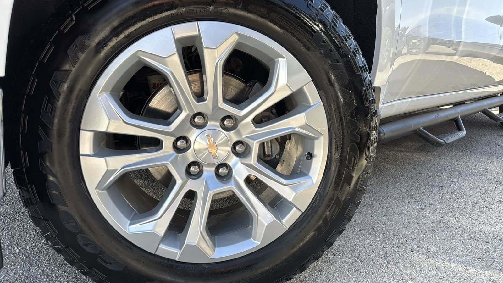 Used 2025 Chevrolet Silverado 1500 LTZ image 9