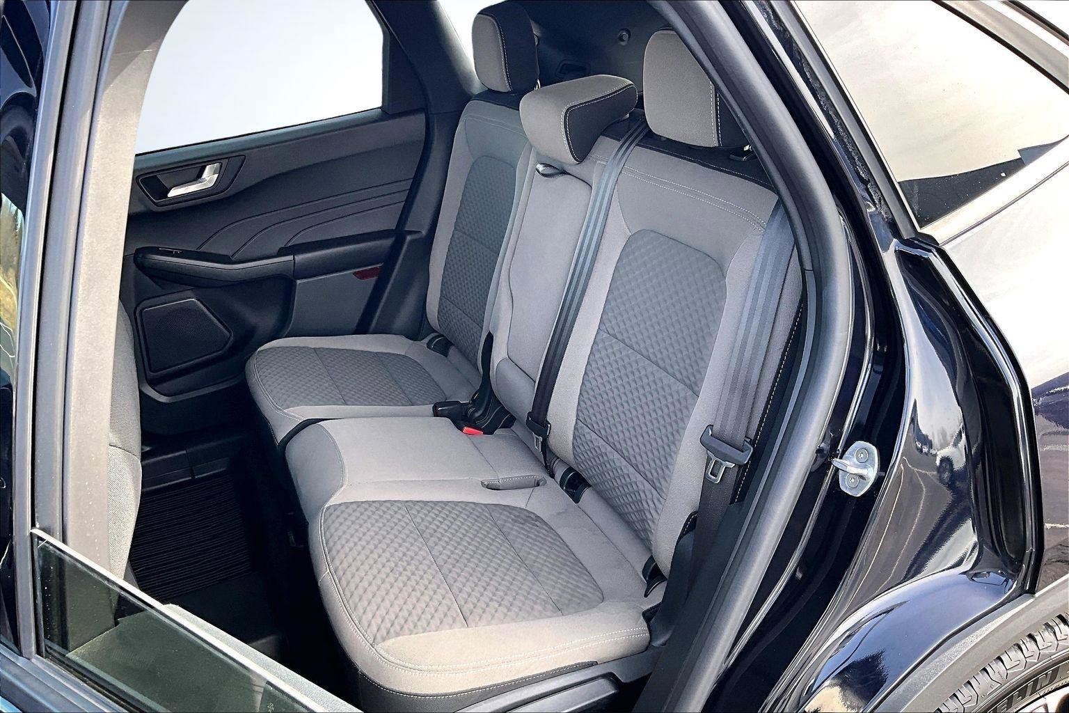 Used 2021 Ford Escape SE w/ SE Sport Appearance Package image 27