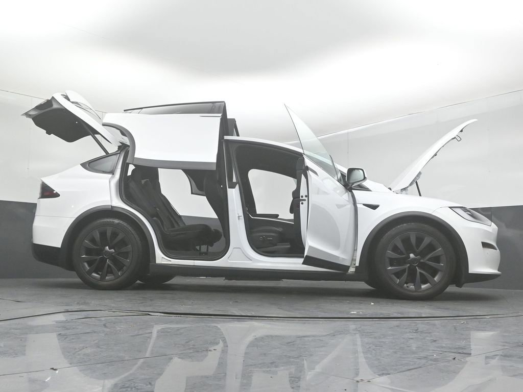 Used 2022 Tesla Model X image 46