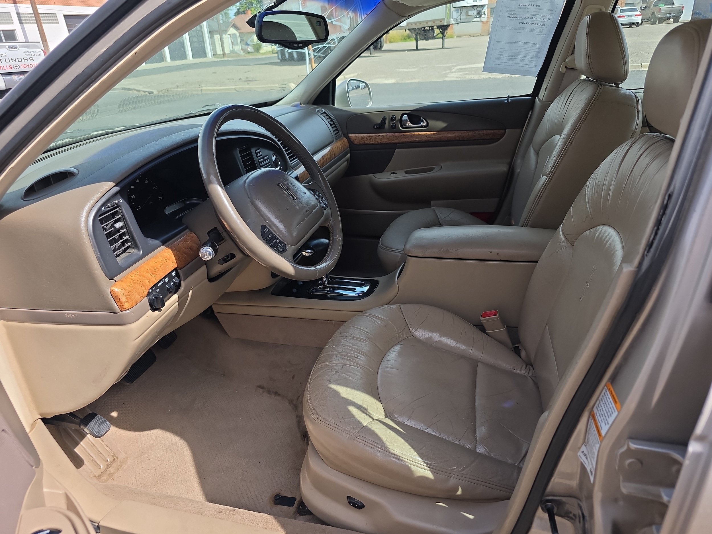 Used 2000 Lincoln Continental FWD image 2