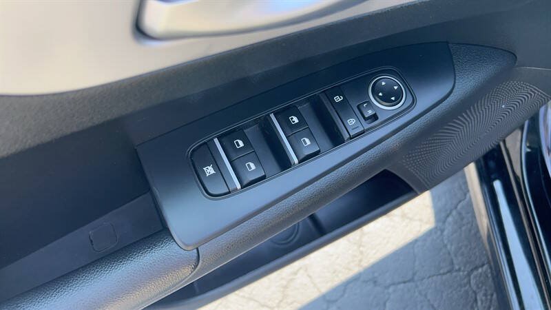 Used 2024 Kia Forte LXS FWD image 16