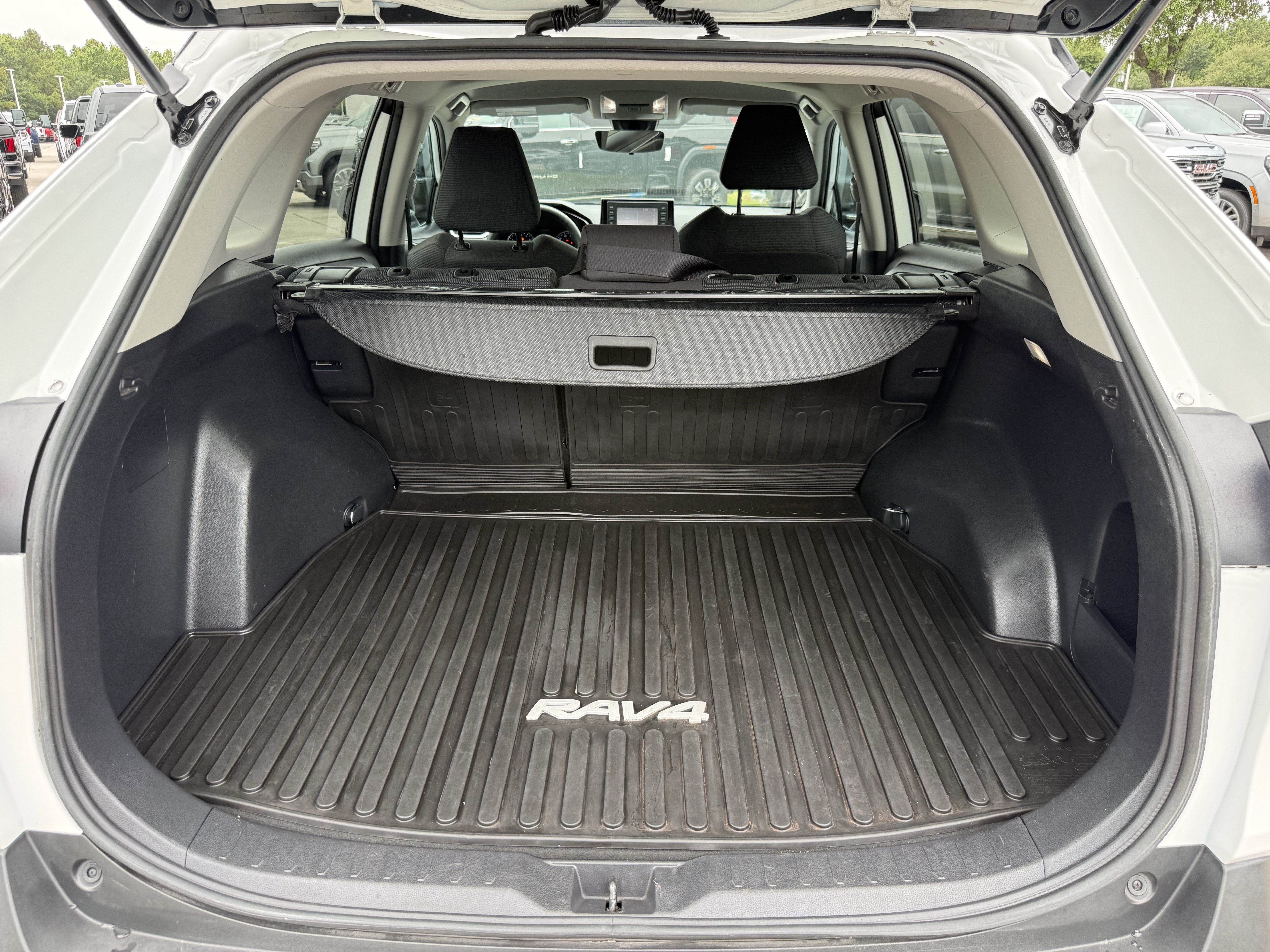 Used 2022 Toyota RAV4 LE FWD image 29