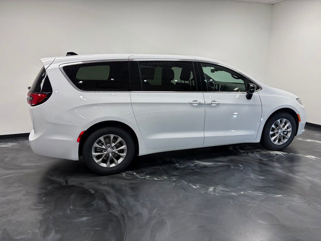New 2026 Chrysler Pacifica Limited FWD image 23