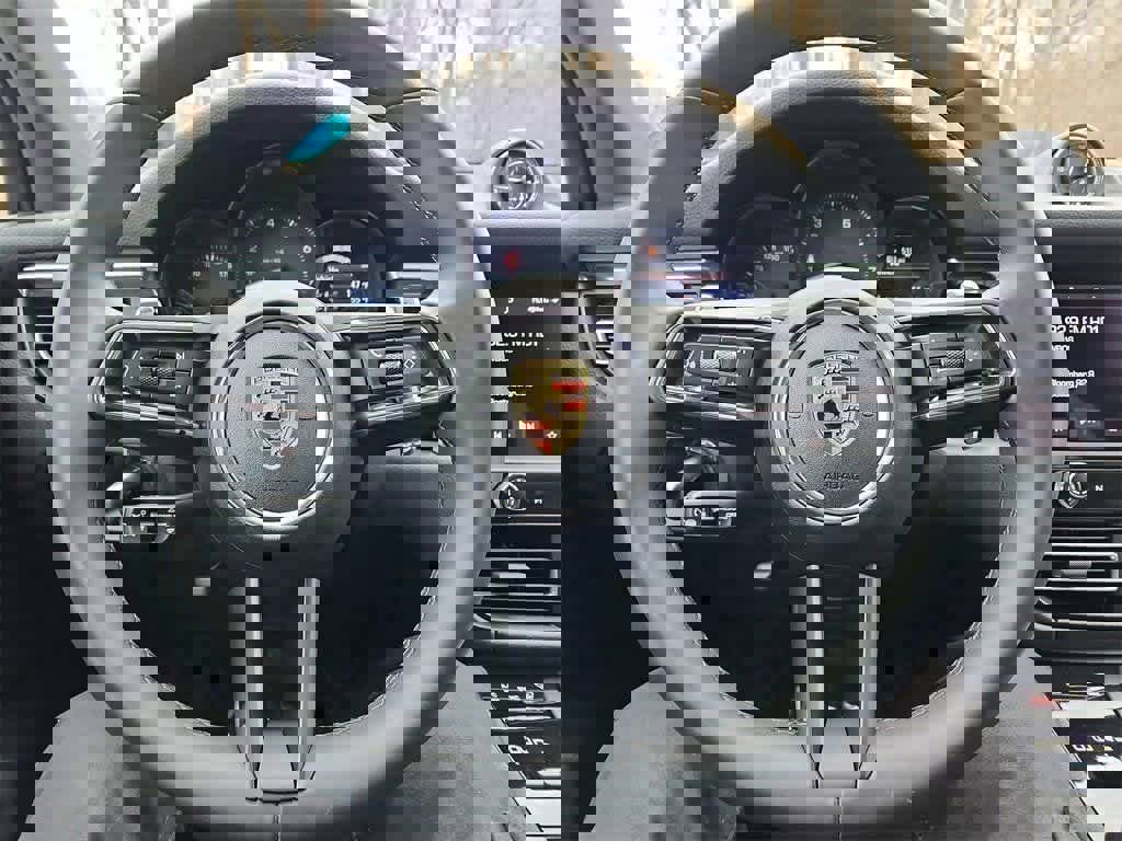 Certified 2025 Porsche Macan image 34