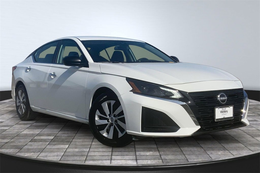 Used 2024 Nissan Altima 2.5 S image 3