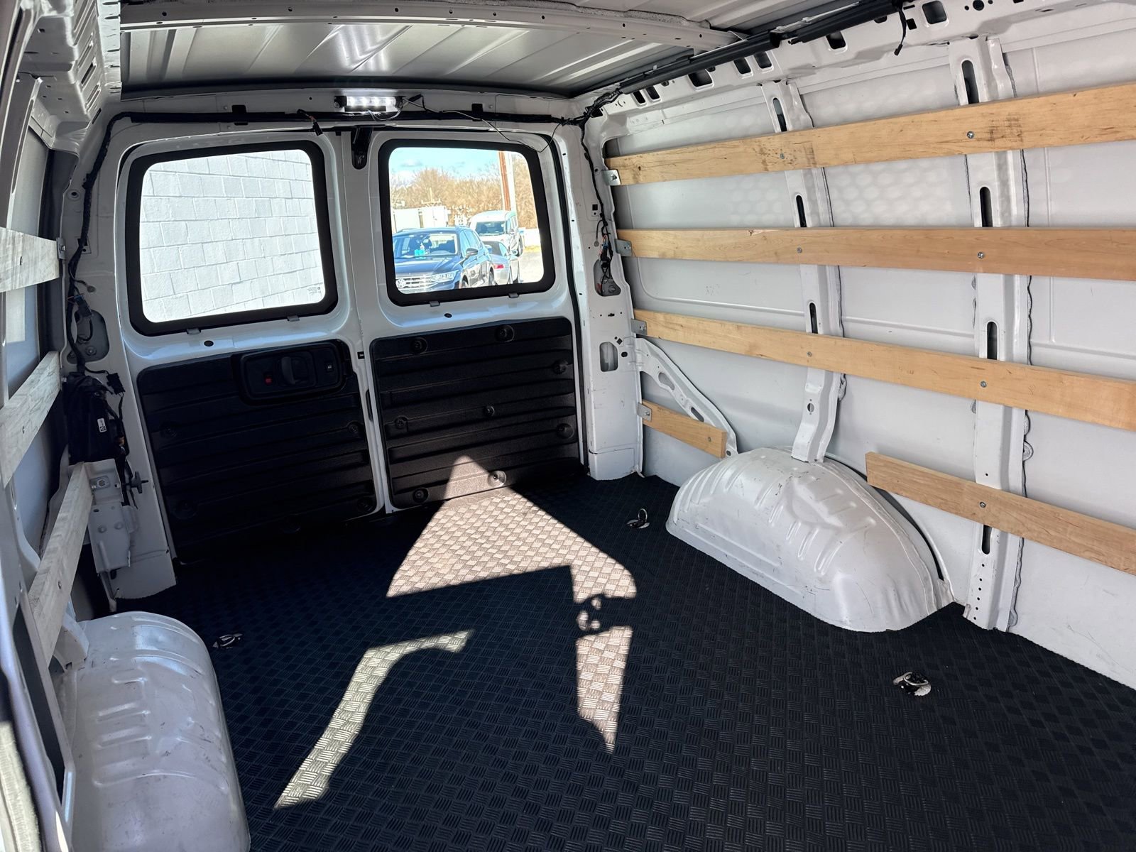 Used 2024 GMC Savana 2500 w/ Driver Convenience Package image 16