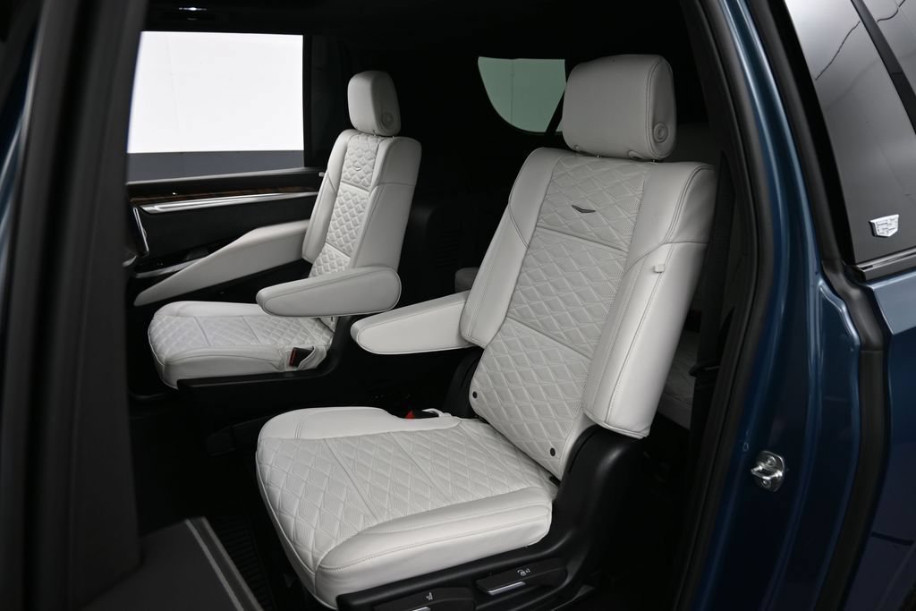 Used 2025 Cadillac Escalade ESV Sport Platinum AWD/4WD image 27