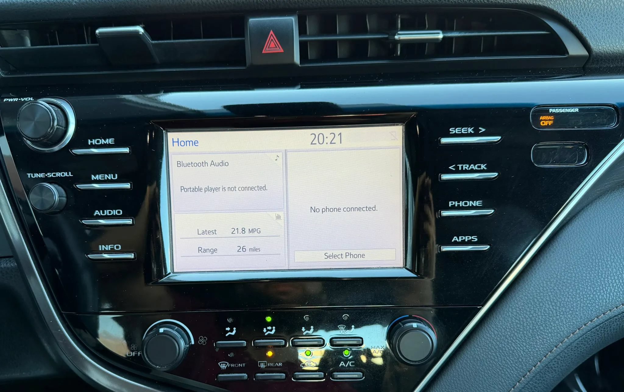 Used 2018 Toyota Camry LE FWD image 15