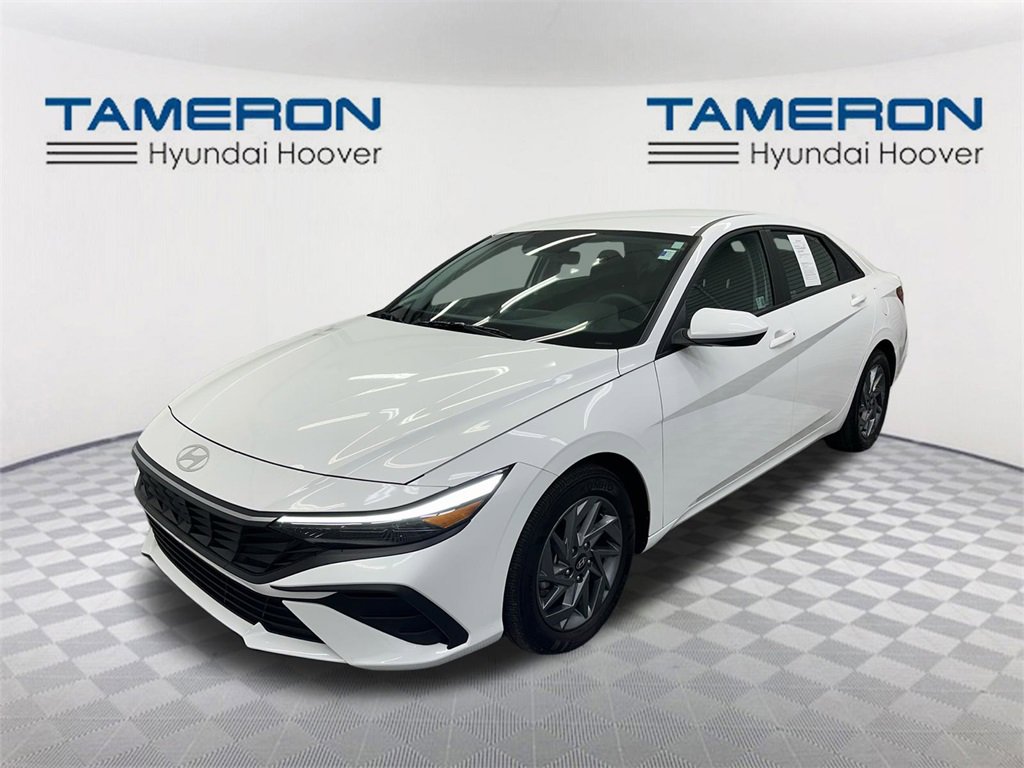 Used 2024 Hyundai Elantra SEL image 1