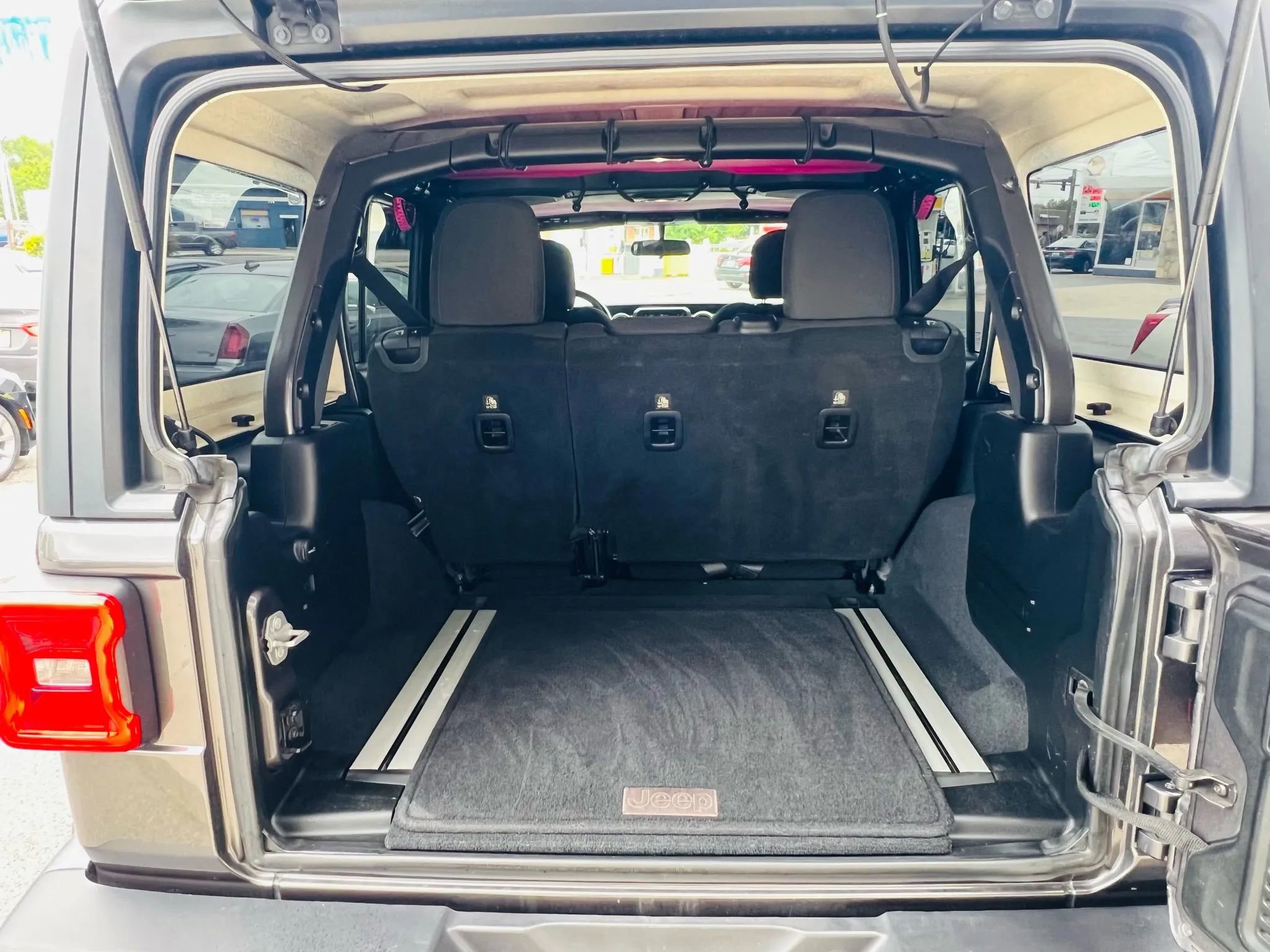 Used 2018 Jeep Wrangler Unlimited Sport S image 14