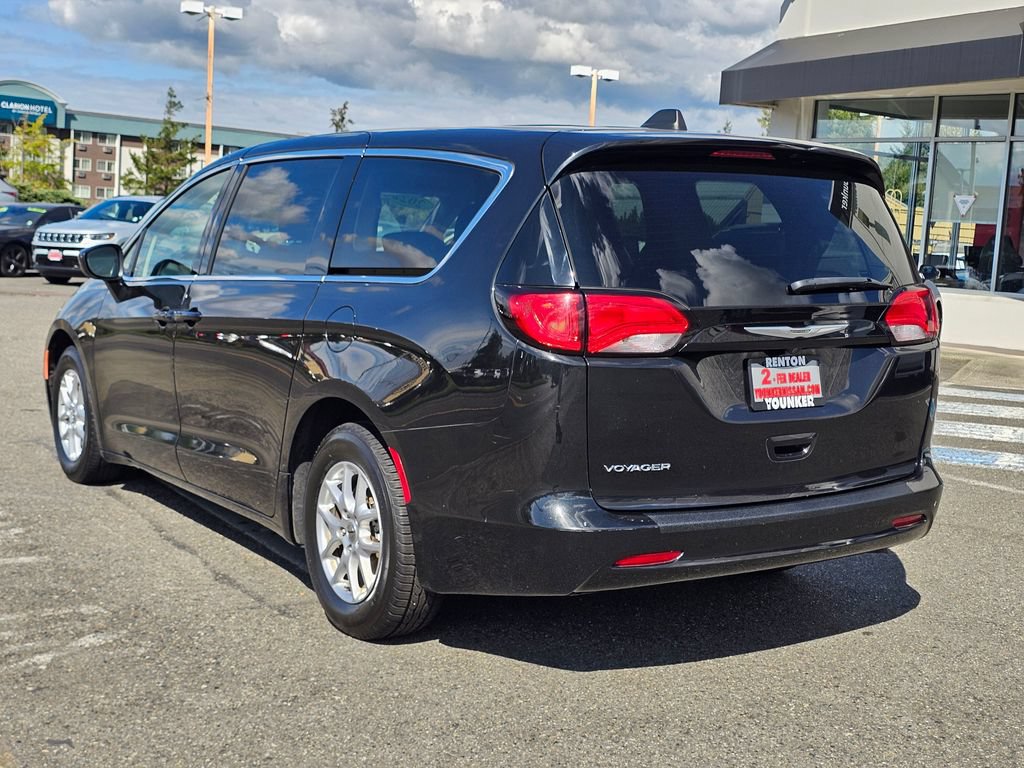 Used 2022 Chrysler Voyager LX FWD image 7