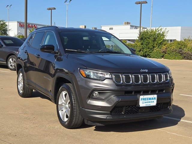 Used 2022 Jeep Compass Latitude AWD/4WD image 3