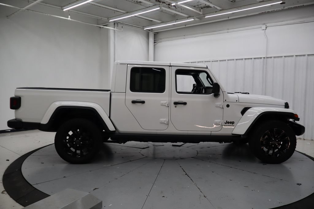 Used 2024 Jeep Gladiator Sport AWD/4WD image 2