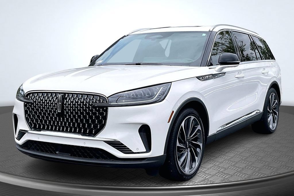 Used 2026 Lincoln Aviator Reserve w/ Luxury Package RWD image 3