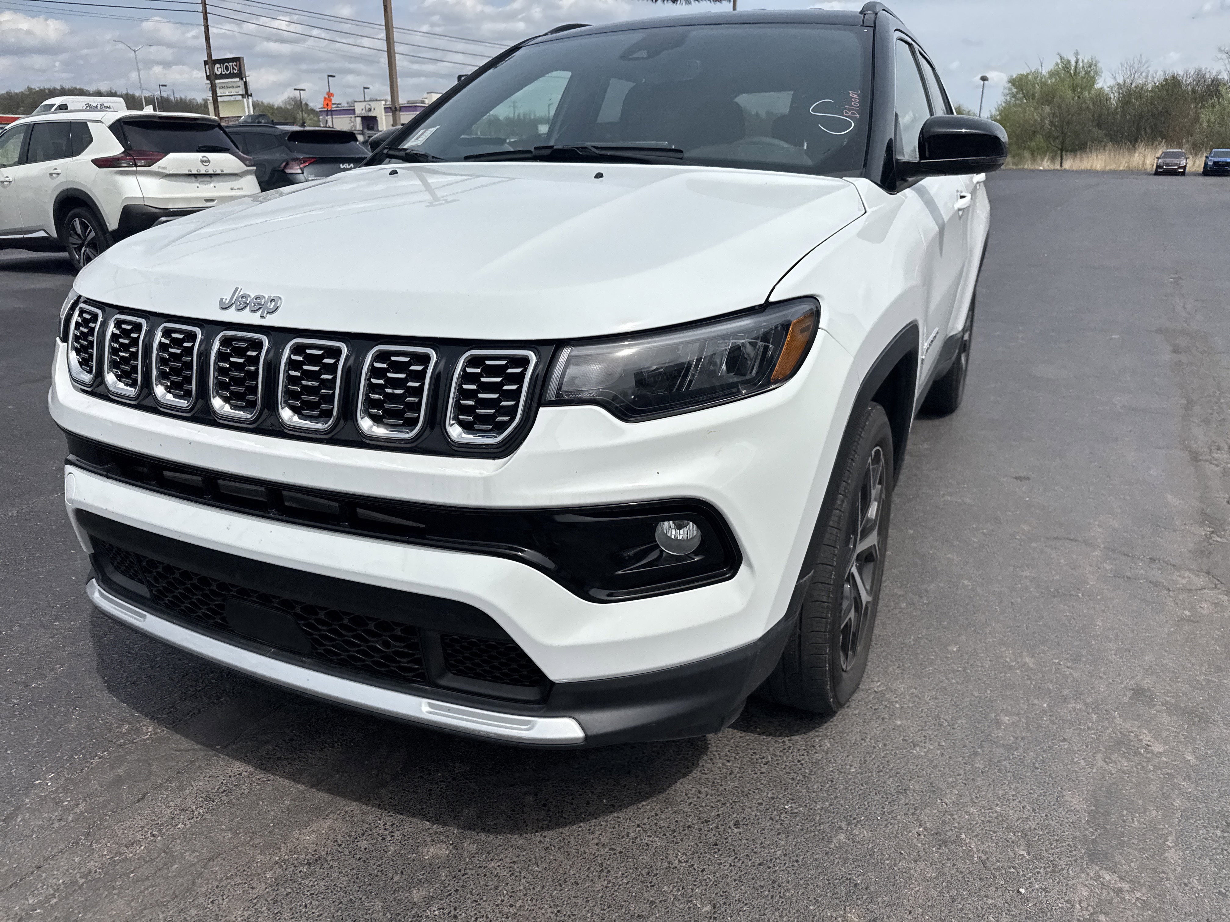 Used 2025 Jeep Compass Limited image 10