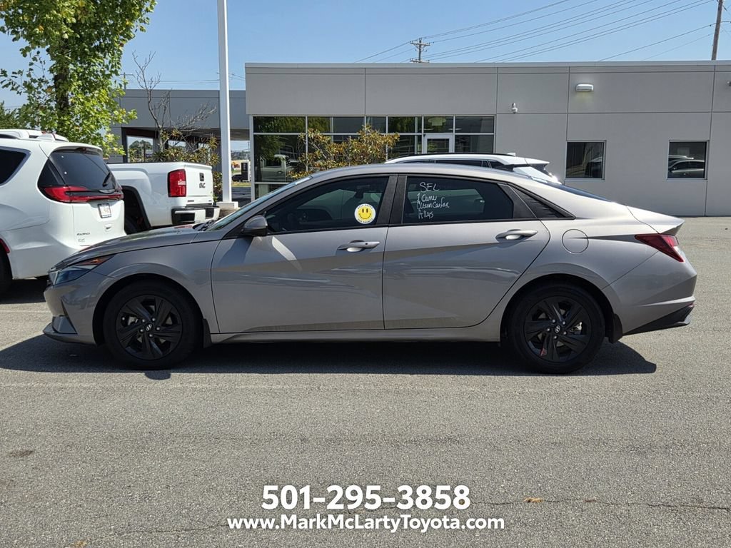 Used 2023 Hyundai Elantra SEL FWD image 2