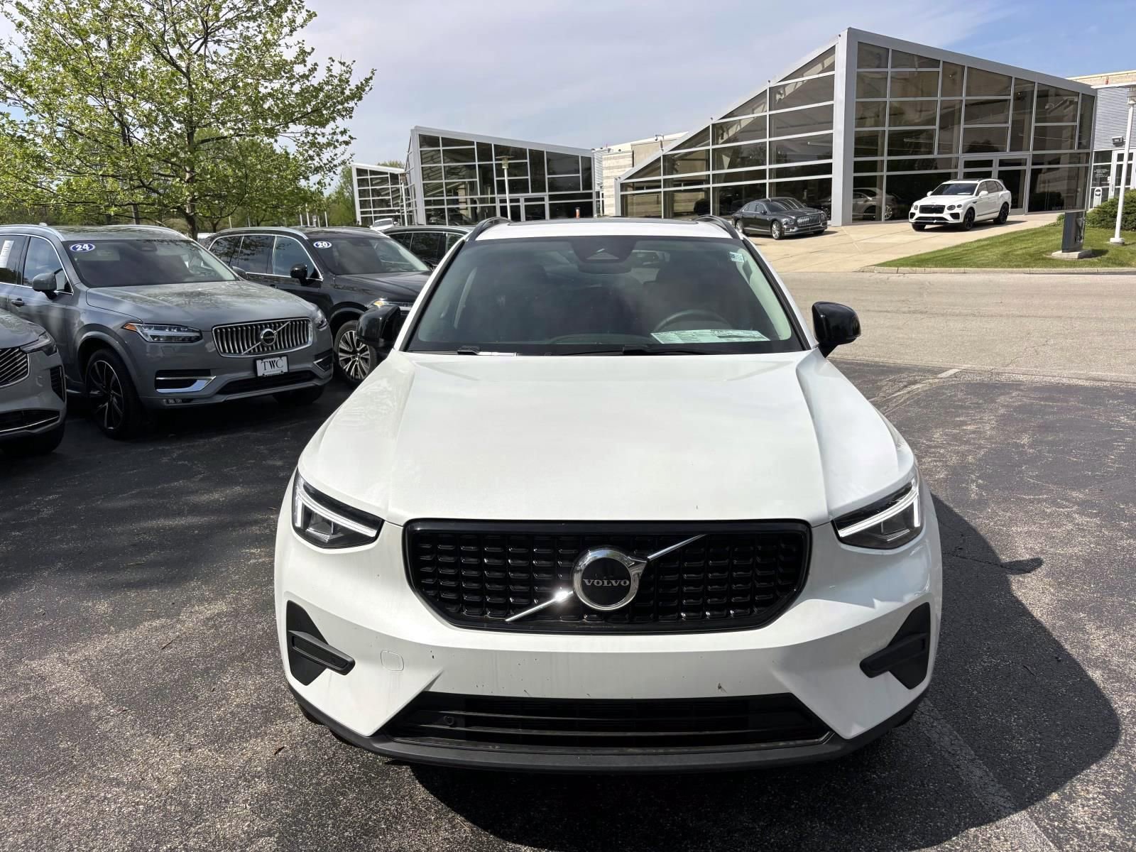 Used 2026 Volvo XC40 B5 Core w/ Protection Package Premier AWD/4WD image 2