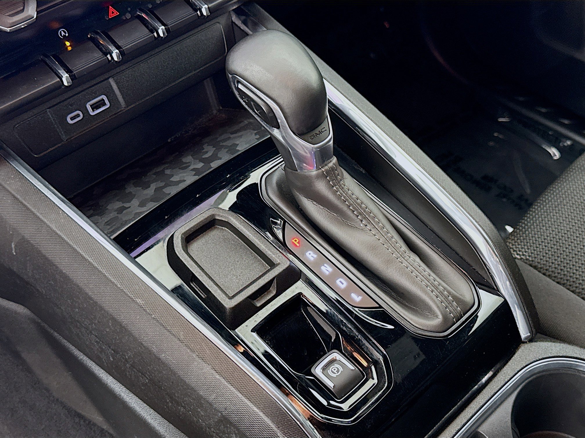 Used 2024 GMC Canyon Elevation image 17