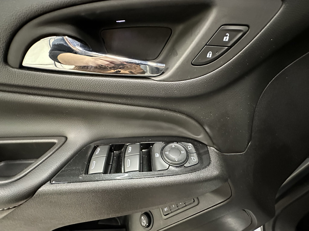 Used 2024 Chevrolet Equinox Premier FWD image 25