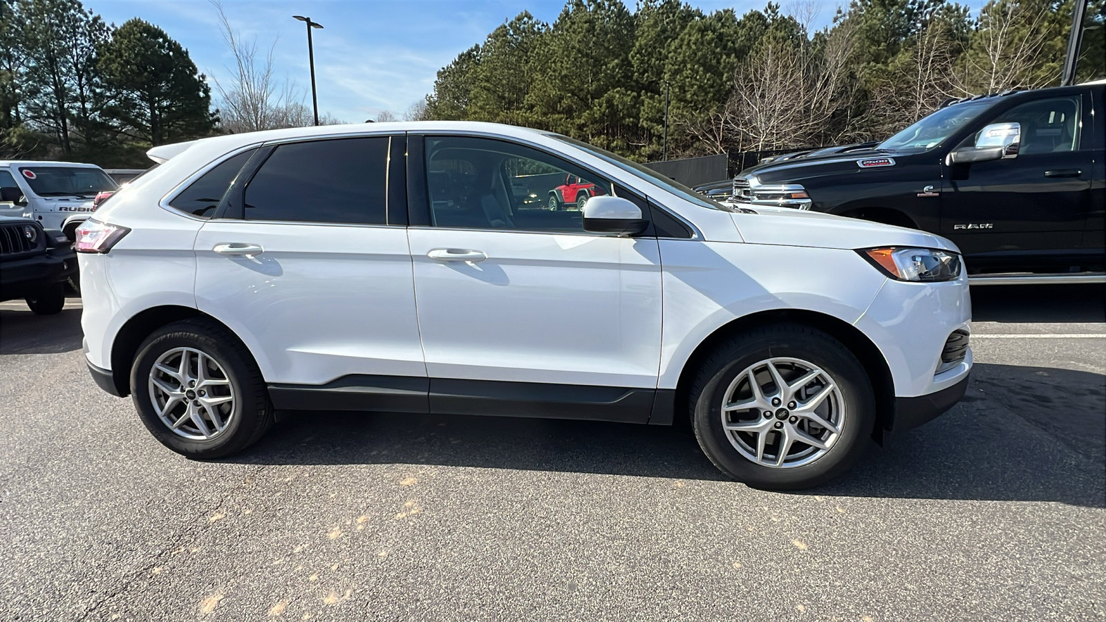 Used 2024 Ford Edge SEL image 7