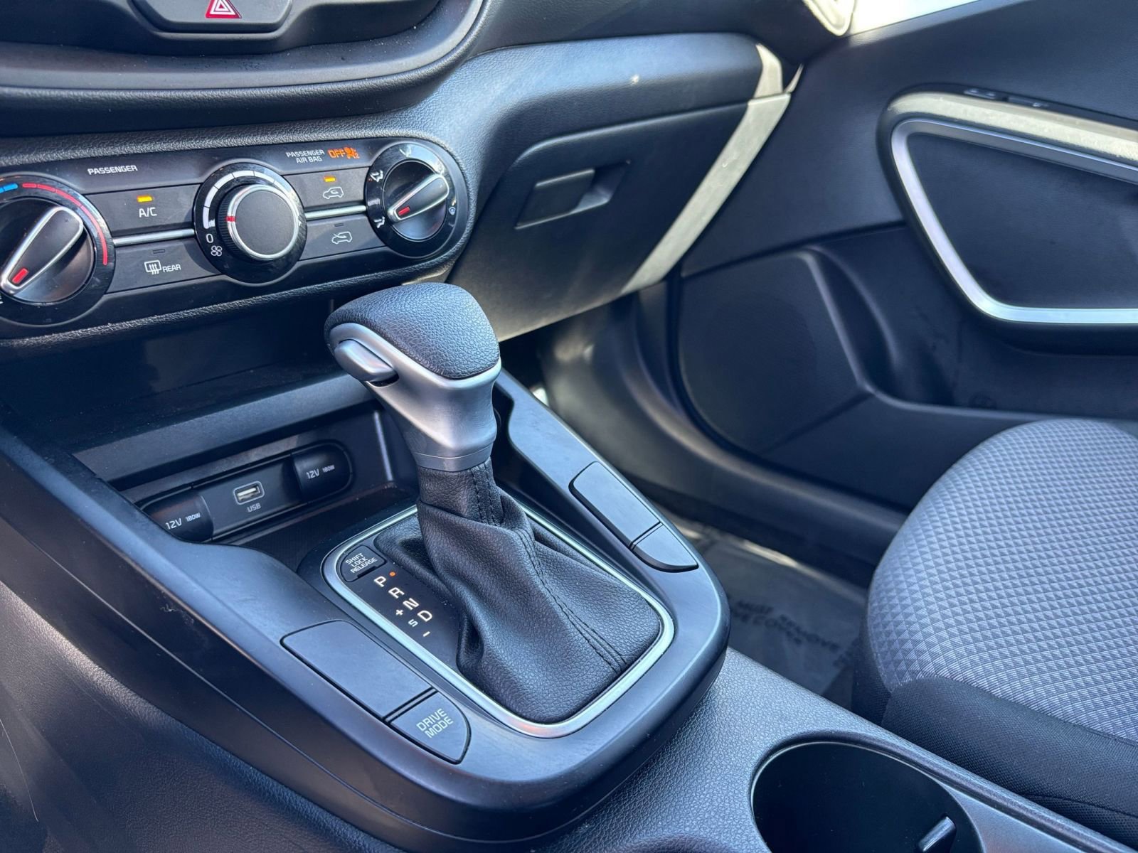 Used 2025 Kia Soul LX w/ LX Technology Package FWD image 39