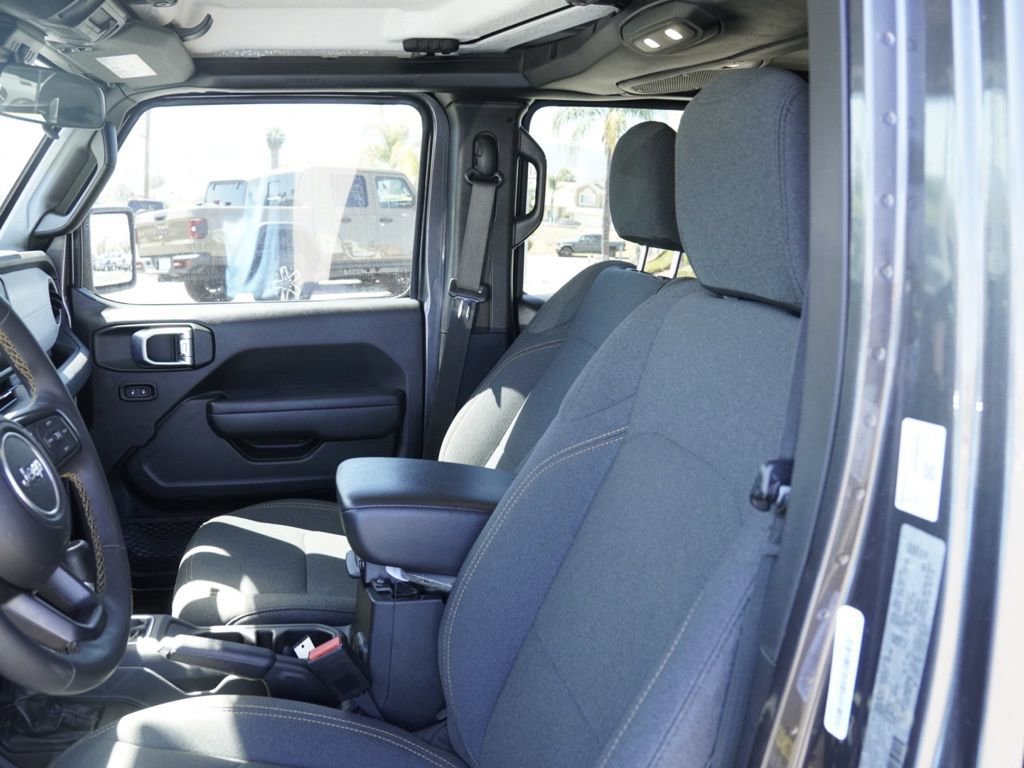 Used 2024 Jeep Gladiator Sport image 17