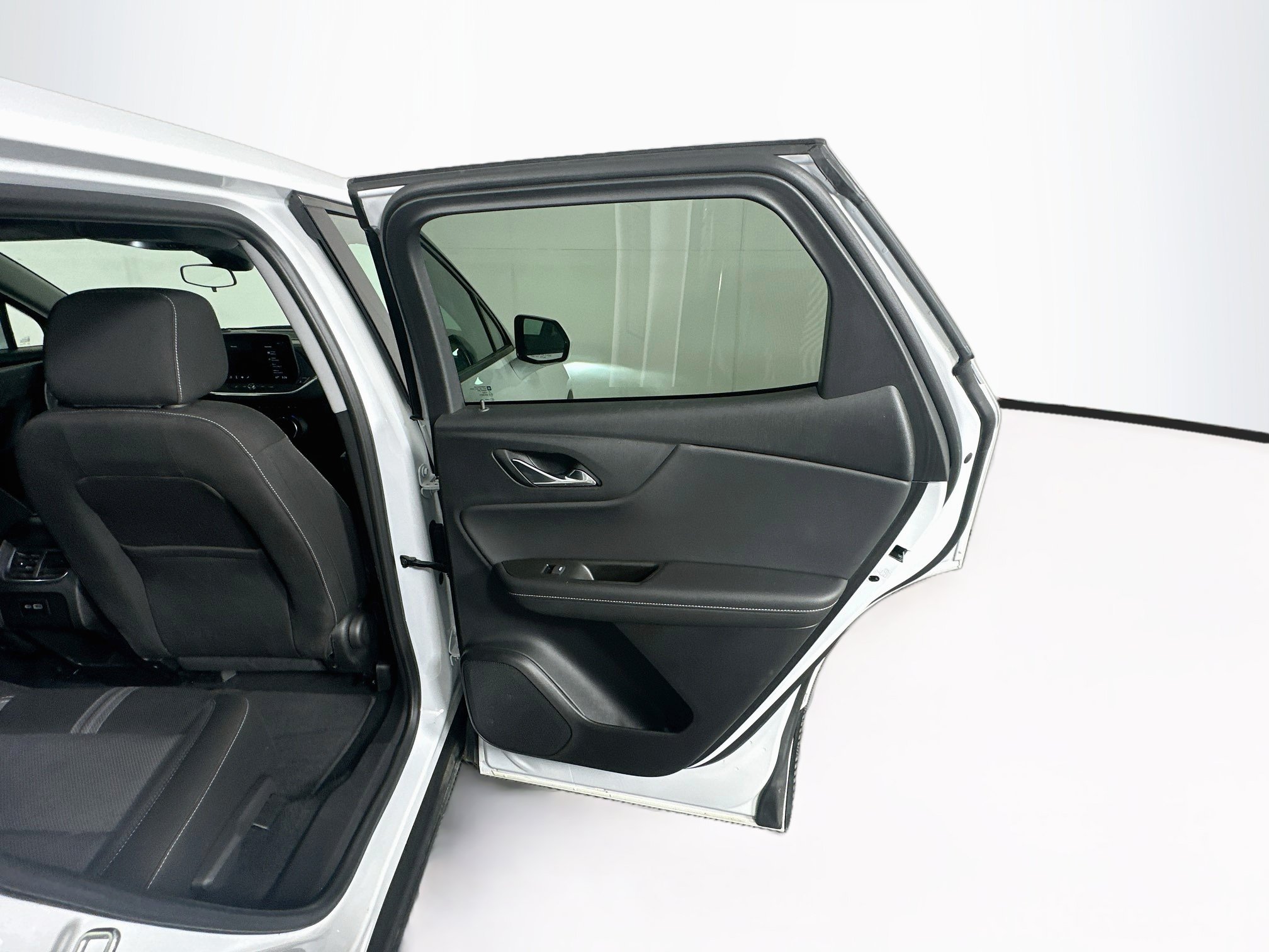 Used 2025 Chevrolet Blazer LT FWD image 27
