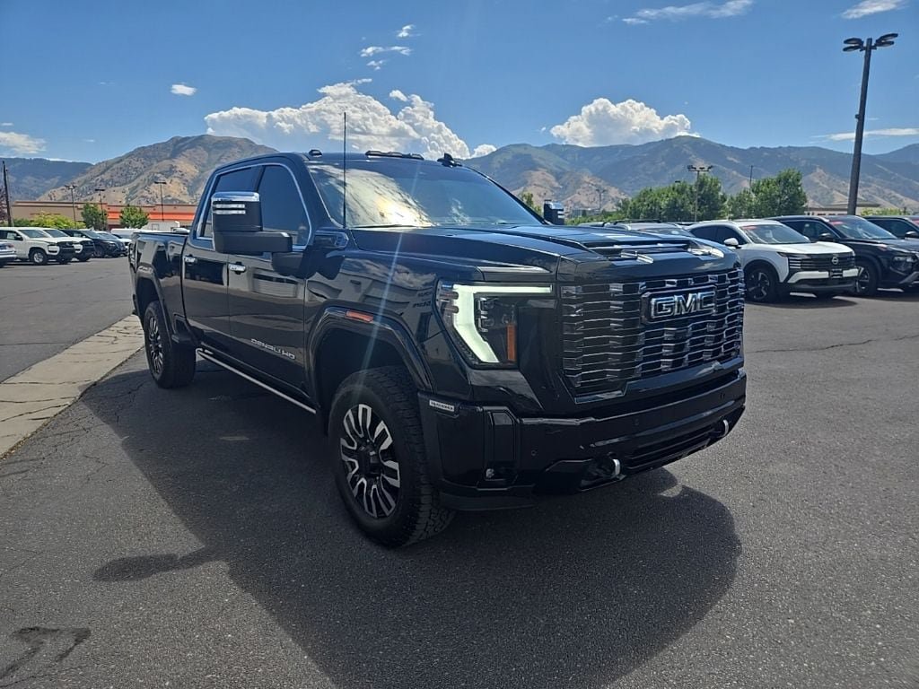 Used 2025 GMC Sierra 3500 Denali Ultimate AWD/4WD image 4