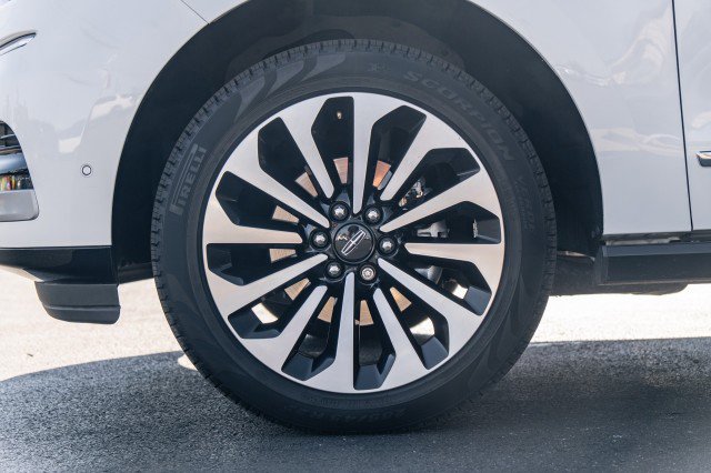 Used 2022 Lincoln Navigator Reserve image 16