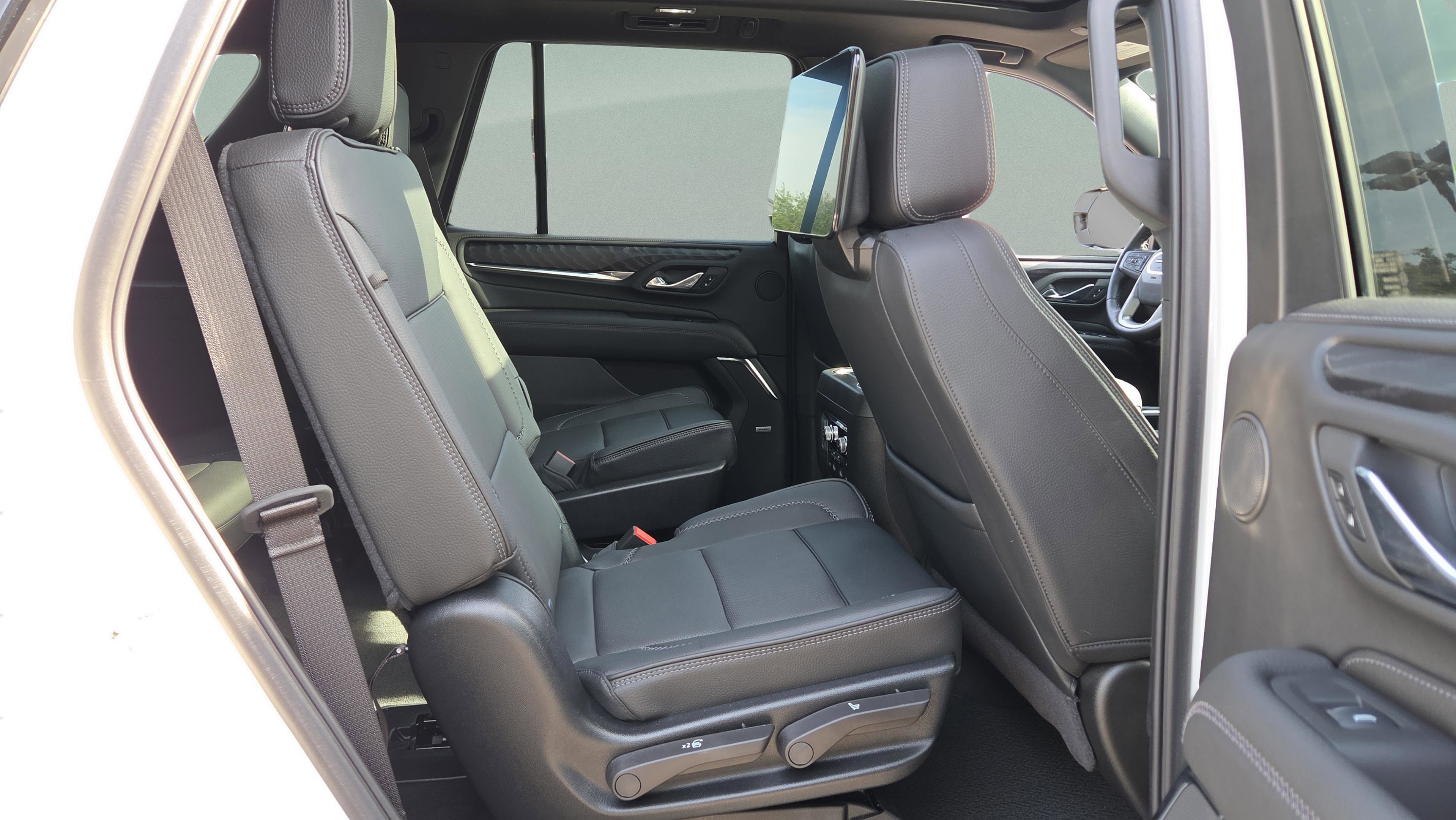 Certified 2024 GMC Yukon Denali w/ Advanced Technology Package AWD/4WD image 16
