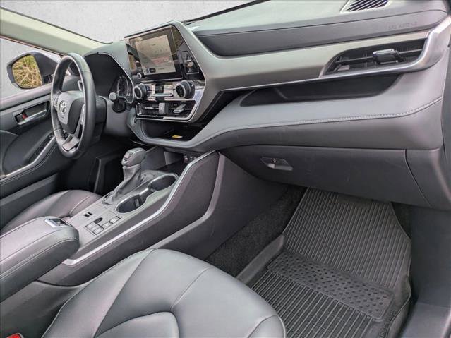 Certified 2024 Toyota Highlander XLE image 24