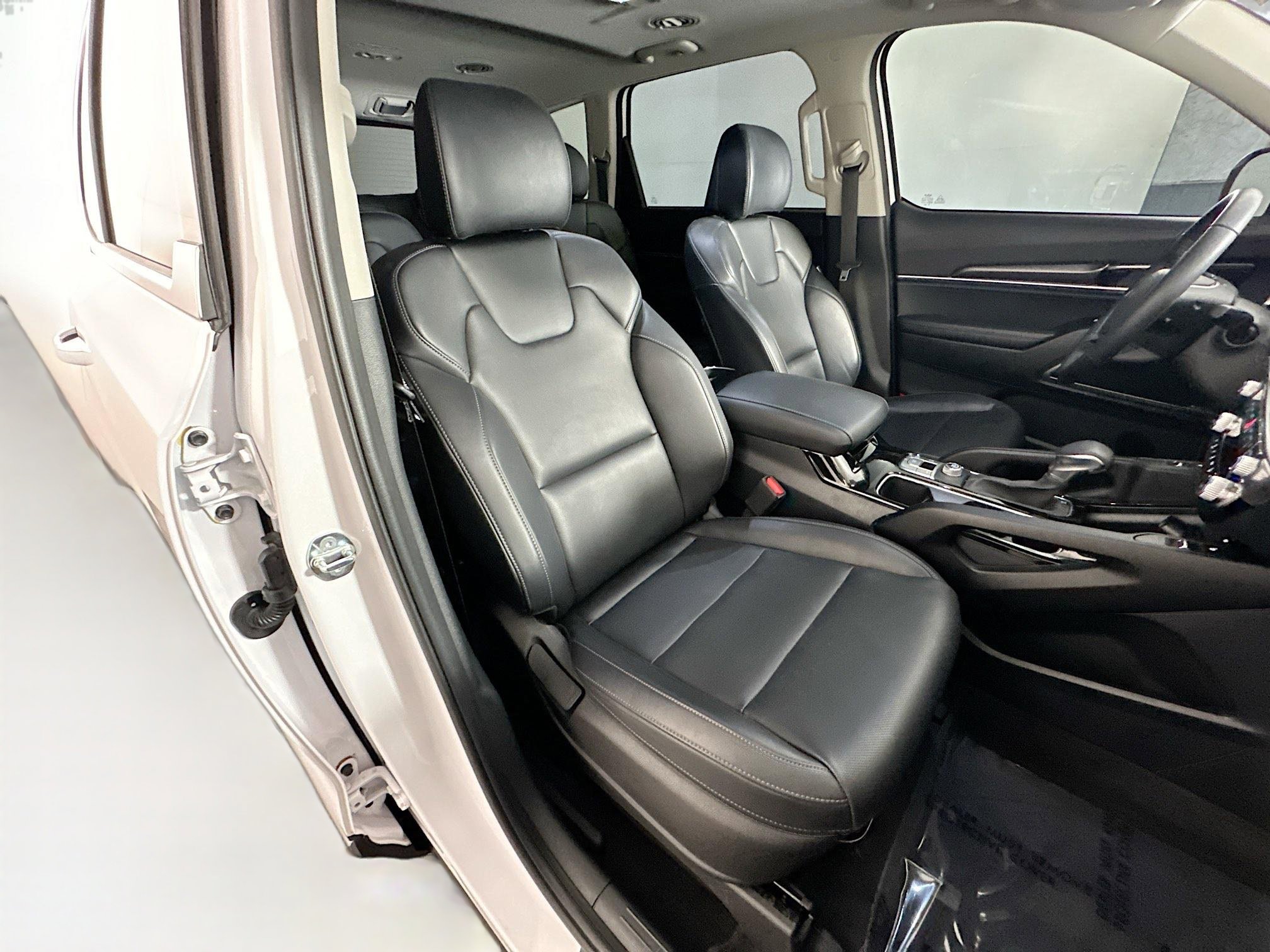 Used 2025 Kia Telluride S FWD image 28