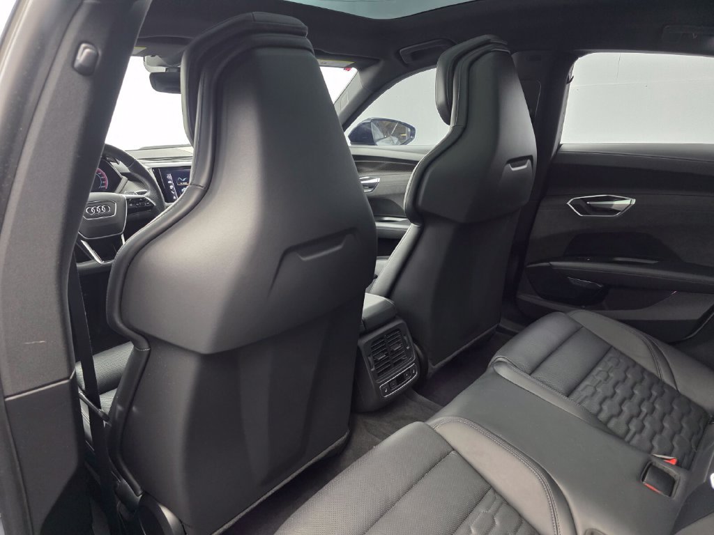 Used 2022 Audi e-tron GT Prestige AWD/4WD image 15
