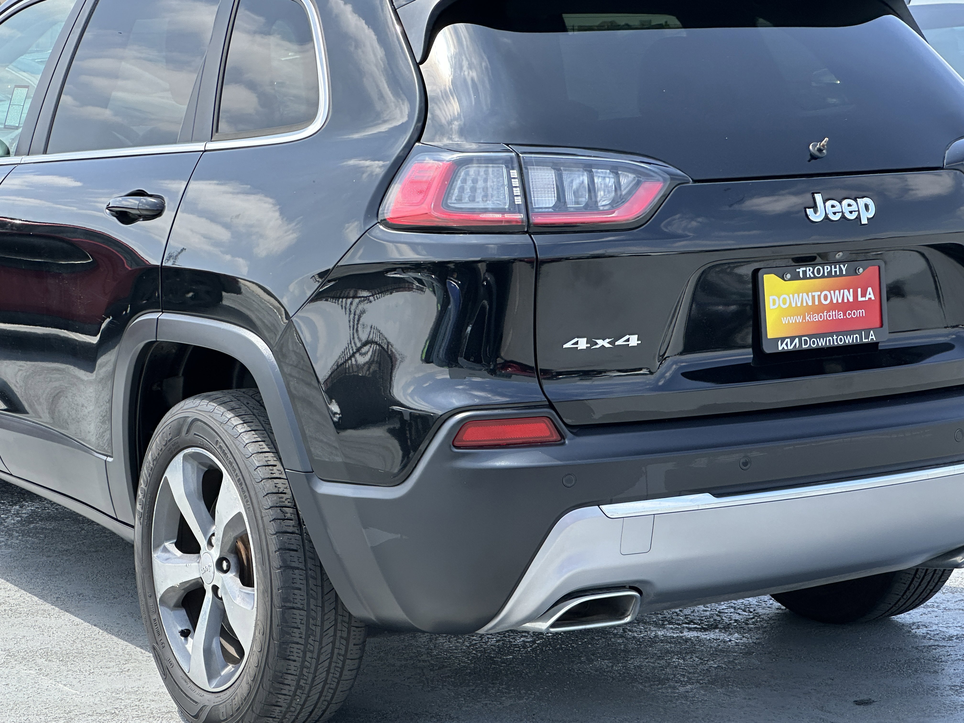 Used 2019 Jeep Cherokee Limited AWD/4WD image 5
