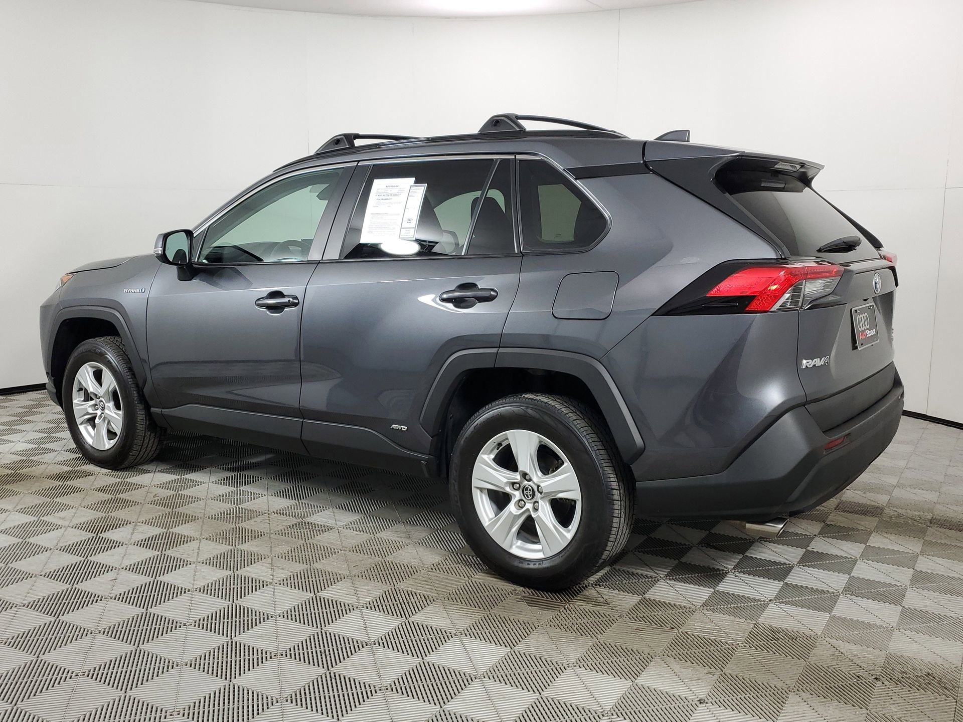 Used 2021 Toyota RAV4 XLE w/ Convenience Package image 7