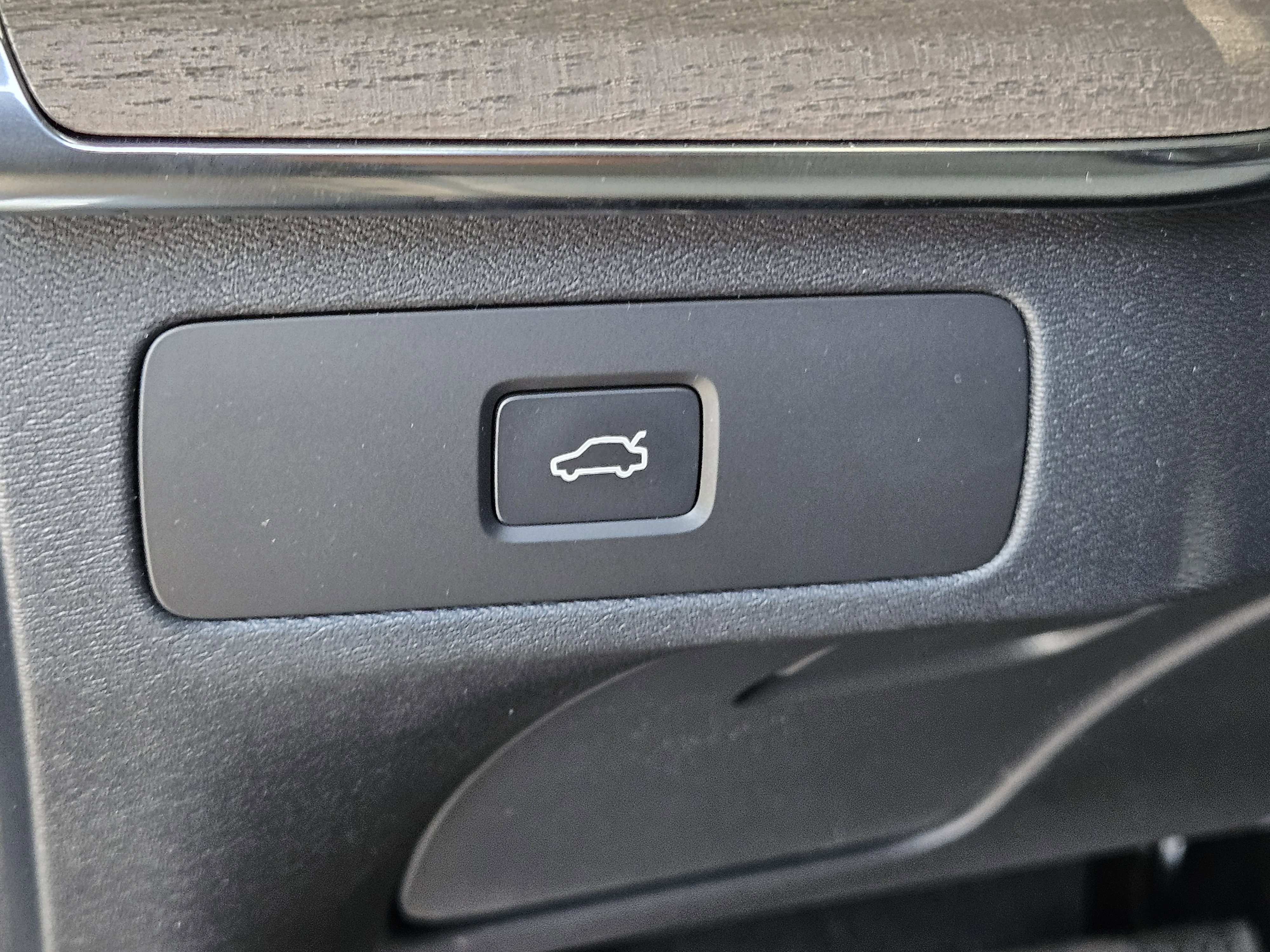 New 2026 Volvo XC90 B6 Plus w/ Protection Package Premier image 23